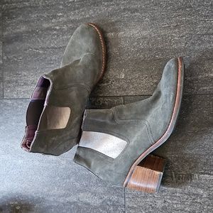 Sperry Gray Ankle Boots with Brown Heel women’s size 9